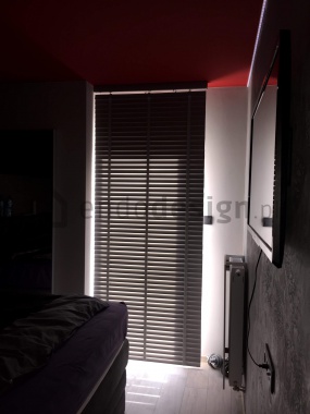 Żaluzje drewniane 50mm – realizacja – sterowane elektrycznie, zamontowane w łuku