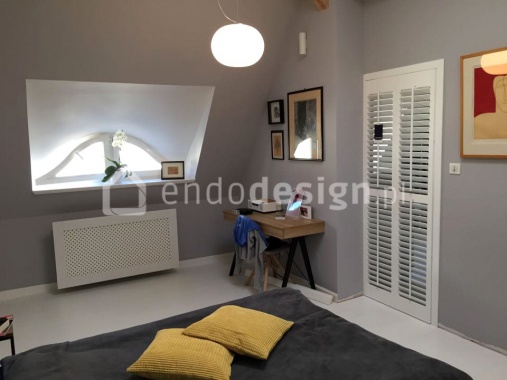 Garderoba z drzwiami drewnianymi shutters